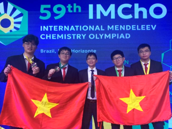 2 học sinh Việt Nam đoạt huy chương vàng 'kỳ thi hóa học khó nhất hành tinh' Olympic Mendeleev