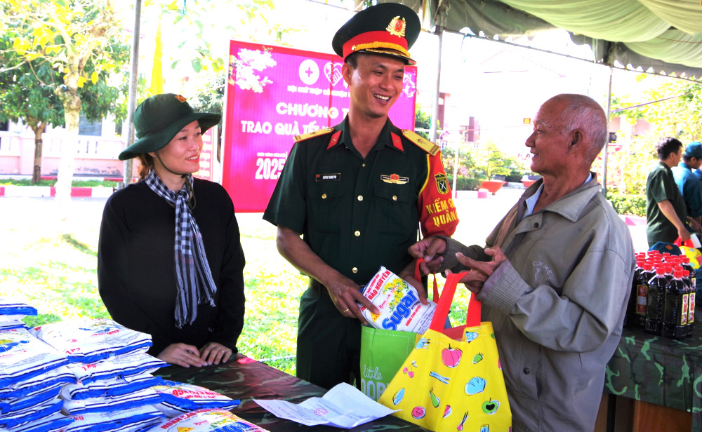 Đẹp mãi hình ảnh Bộ đội Cụ Hồ