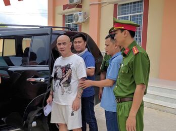 Bàn giao đối tượng giết người cho công an tỉnh Phú Yên