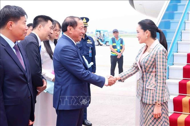 Thai Prime Minister begins official visit to Vietnam