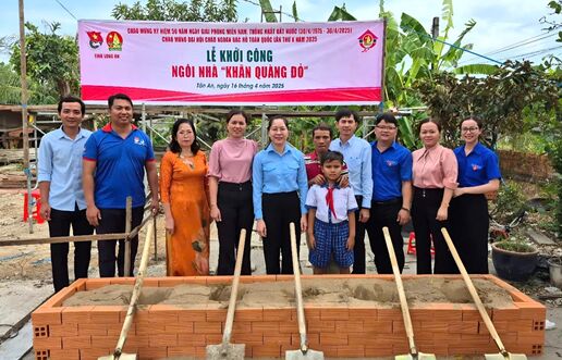 Ấm áp những ngôi nhà Khăn quàng đỏ
