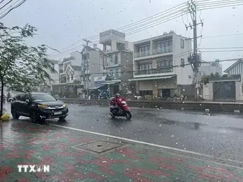 Thời tiết ngày 16/5: Các khu vực trên cả nước có mưa dông, Bắc Bộ mát mẻ