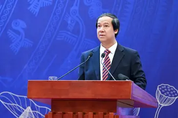 Bộ trưởng Bộ GD-ĐT: Giải phóng học sinh khỏi 'xiềng xích' thành tích học tập