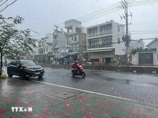 Thời tiết ngày 16/5: Các khu vực trên cả nước có mưa dông, Bắc Bộ mát mẻ Thời tiết ngày 16/5: Các khu vực trên cả nước có mưa dông, Bắc Bộ mát mẻ