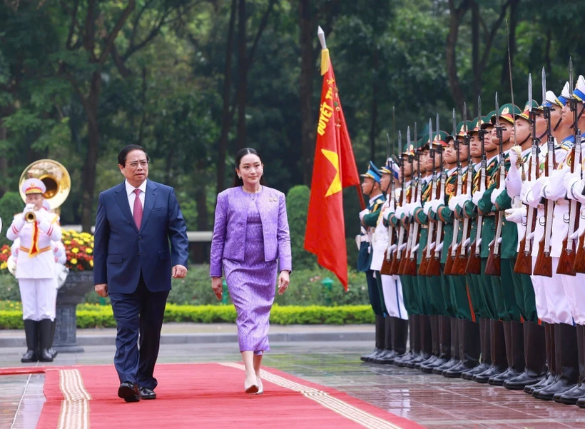 Thai PM wraps up official visit to Vietnam, elevating ties to new high