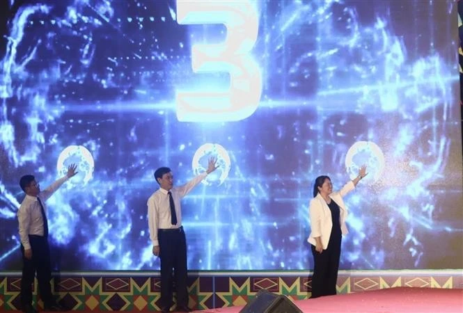Vietnam, China launch new cross-border tourism route