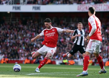 Siêu phẩm của Declan Rice giúp Arsenal giành vé dự Champions League