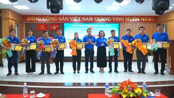 Đoàn Khối cơ quan và doanh nghiệp tỉnh: Khen thưởng 9 tập thể, 25 cá nhân có thành tích trong học tập và làm theo gương Bác