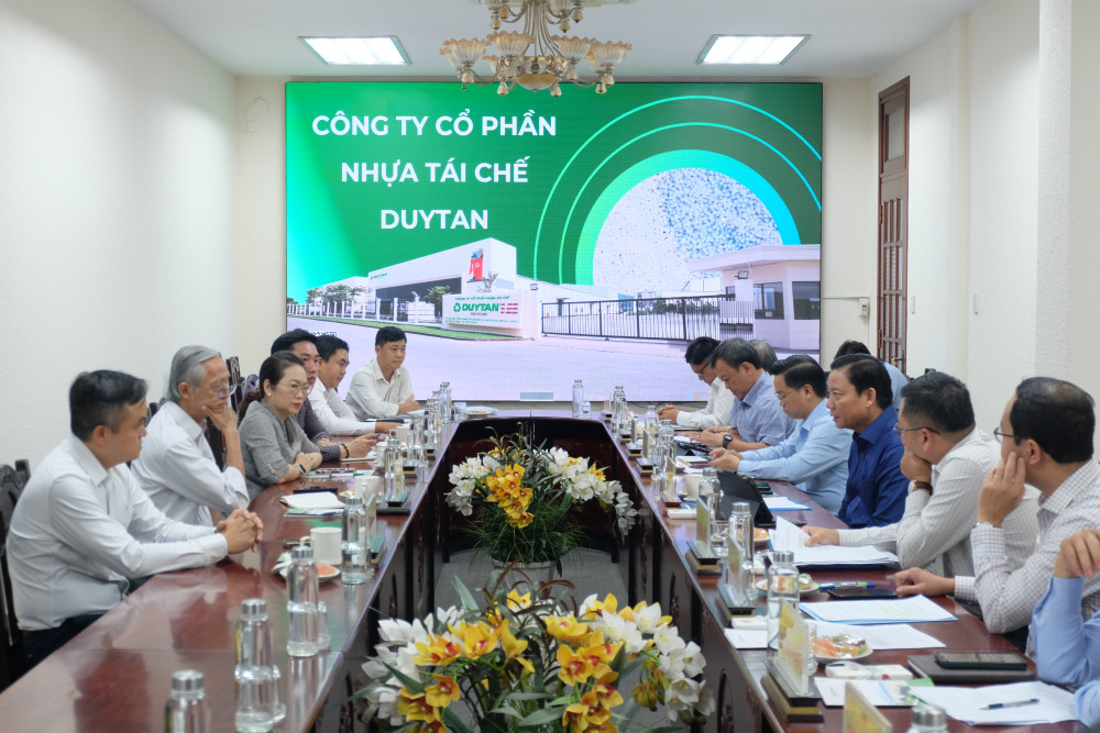 Quan cảnh buổi làm việc