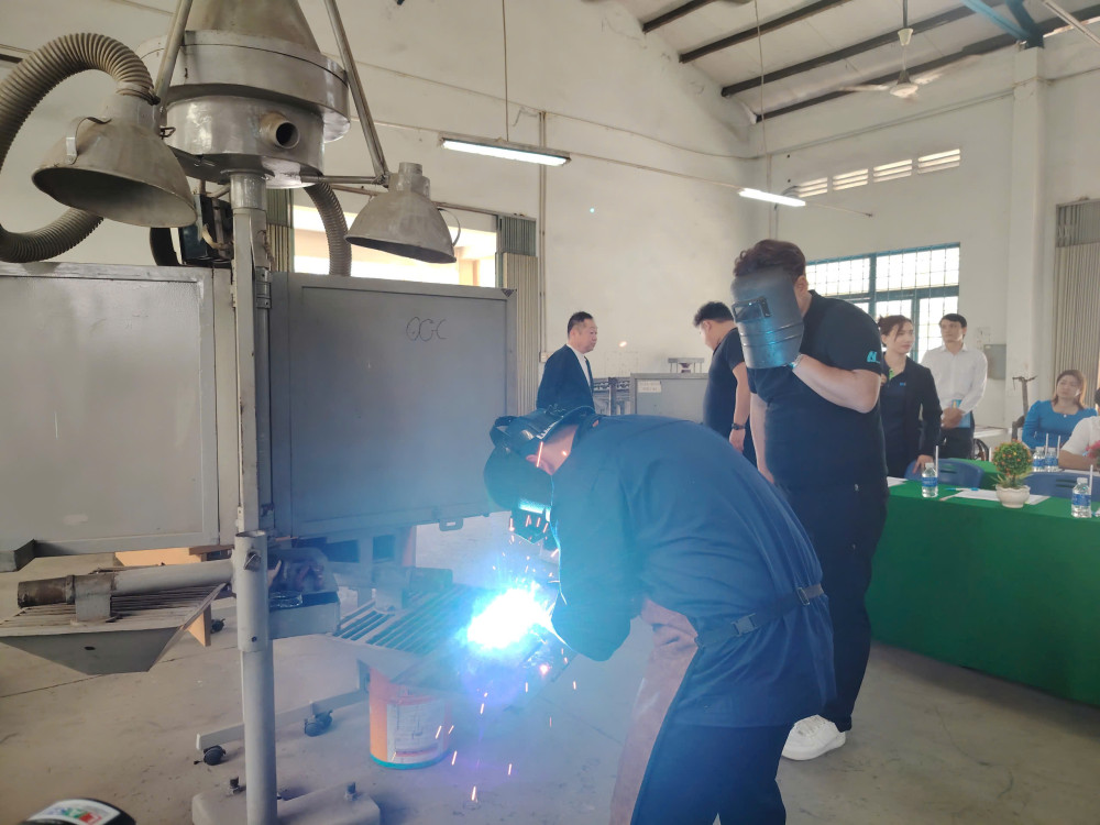 Tìm kiếm cơ hội việc làm ổn định ở nước ngoài