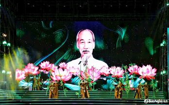 Chương trình nghệ thuật đặc biệt 'Người là niềm tin tất thắng' khép lại Lễ hội Làng Sen 2025