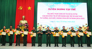 Bộ Chỉ huy Quân sự tỉnh Long An tuyên dương 10 tập thể và 17 cá nhân tiêu biểu trong học tập và làm theo gương Bác