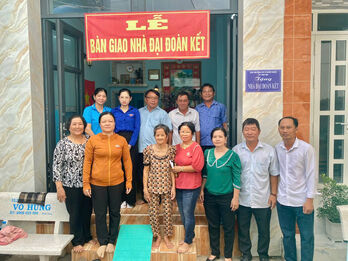 Làm theo gương Bác bằng việc làm cụ thể