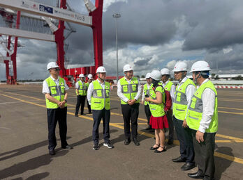 Qinghai province delegation (China) visits at Long An International Port