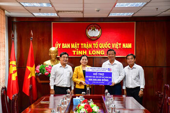 Tổng Công ty Điện lực miền Nam hỗ trợ 900 triệu đồng xóa nhà tạm tại Long An