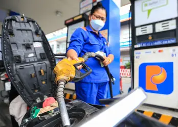 Giá xăng dầu hôm nay 23/5: Giữ đà giảm do lo ngại nguồn cung tăng