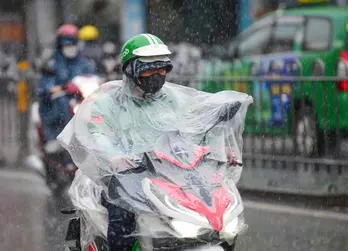 Thời tiết hôm nay 23/5: Bắc Bộ và Nam Bộ có mưa to đến rất to
