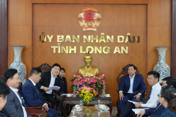Leaders of Long An Provincial People's Committee receives Korean Chamber of Commerce and Industry
