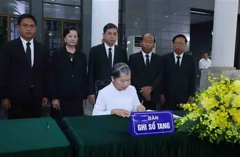 Foreign leaders pay tribute to former State President Tran Duc Luong in Hanoi