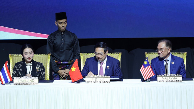 Leaders sign Kuala Lumpur Declaration “ASEAN 2045: Our Shared Future”
