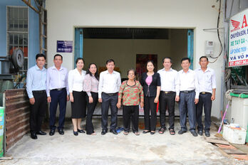 Bàn giao 42 căn nhà Đại đoàn kết cho hộ nghèo tại huyện Vĩnh Hưng