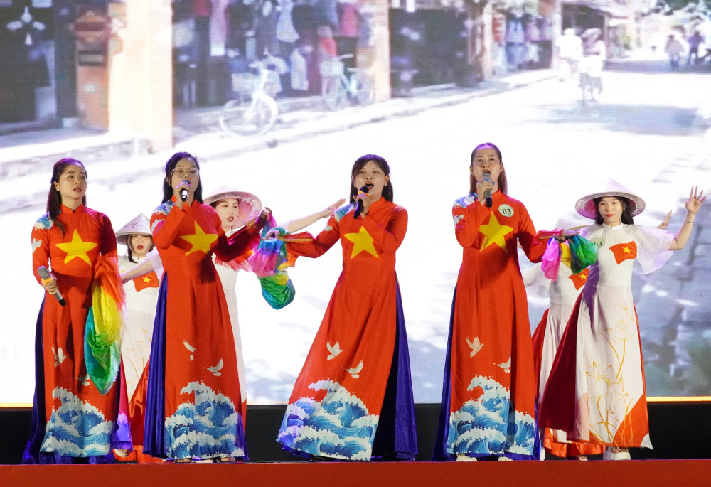 Hướng về công nhân, lao động