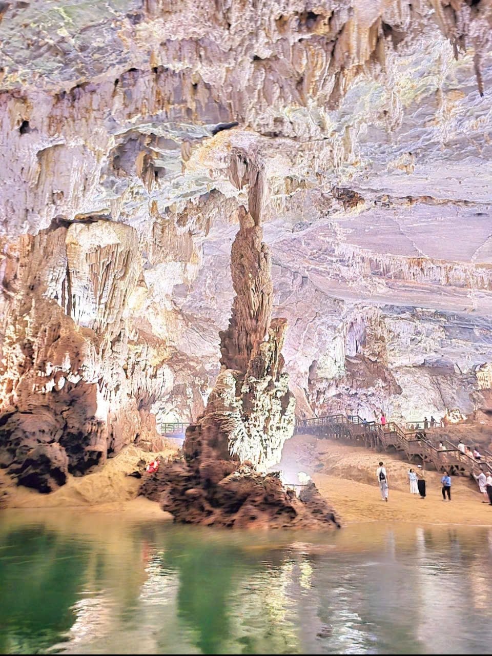 Khám phá vẻ đẹp thiên nhiên kỳ vĩ của Quảng Bình: Sông Son - Phong Nha: Khúc tình ca của đá và nước (Bài 2)