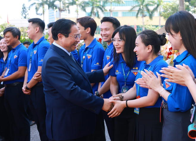 Vietnam Airlines must follow modern, sustainable development path: PM
