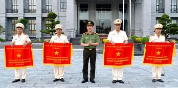 4 tập thể Công an Long An vinh dự nhận Cờ thi đua của Chính phủ năm 2024