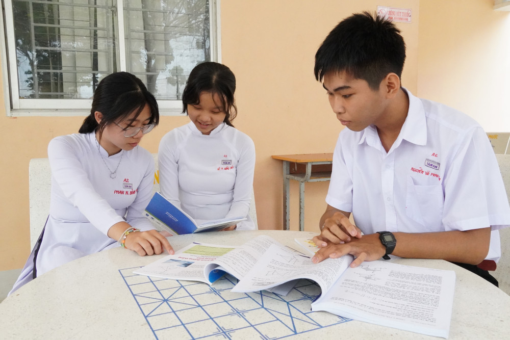 Quản lý chặt việc dạy thêm, học thêm