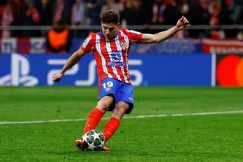 IFAB sửa luật đá 11m, đau đớn cho Atletico