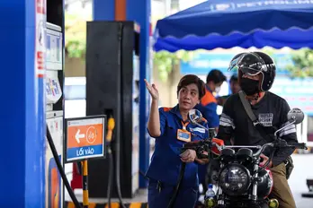 Giá xăng dầu hôm nay 04/6: Xăng trong nước được điều chỉnh thế nào?