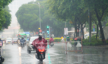 Thời tiết hôm nay 05/6: Nam Bộ tăng mưa, Bắc Bộ mưa rào