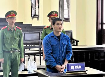Vừa bán ma túy thì bị công an phát hiện