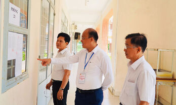 Lãnh đạo huyện Cần Giuộc kiểm tra công tác tổ chức thi tuyển sinh lớp 10
