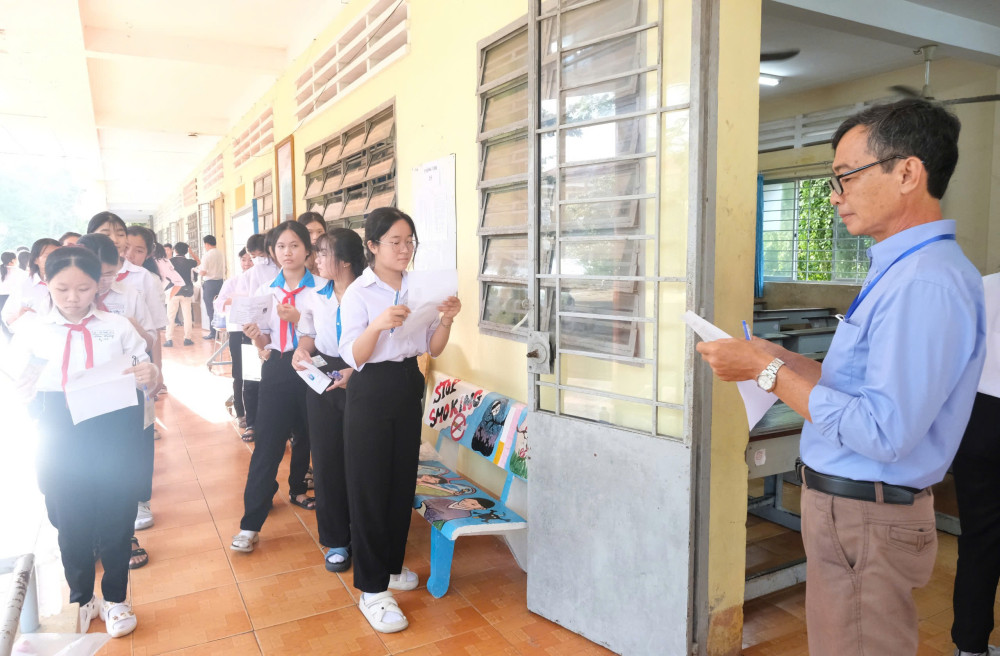 Kỳ thi tuyển sinh lớp 10 năm học 2025-2026 năm nay huyện Tân Trụ có 686 thí sinh tại 2 điểm Trường THPT Tân Trụ và THPT Nguyễn Trung Trực