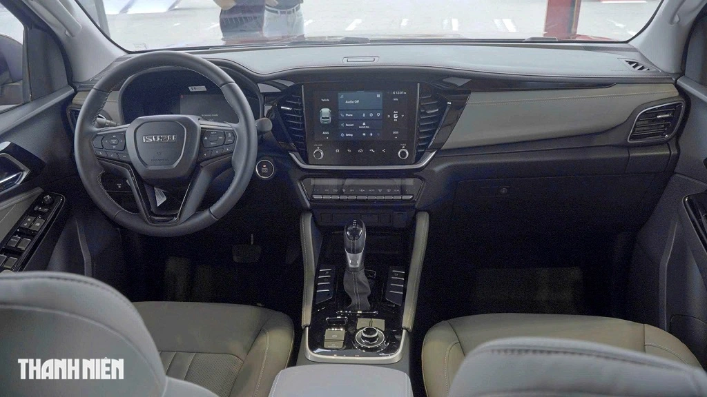 Isuzu mu-X 2025 giá từ 928 triệu đồng, đổi thiết kế quyết 'đấu' Ford Everest