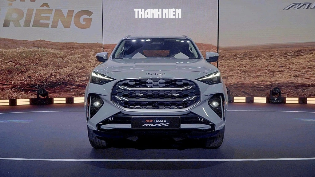 Isuzu mu-X 2025 giá từ 928 triệu đồng, đổi thiết kế quyết 'đấu' Ford Everest