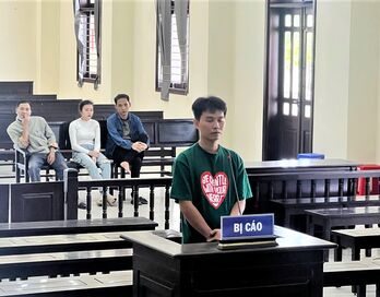 Trả giá vì sử dụng bằng giả để hưởng tiền phụ cấp