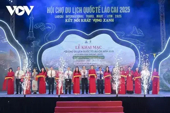 Lao Cai international tourism fair features 130 stalls