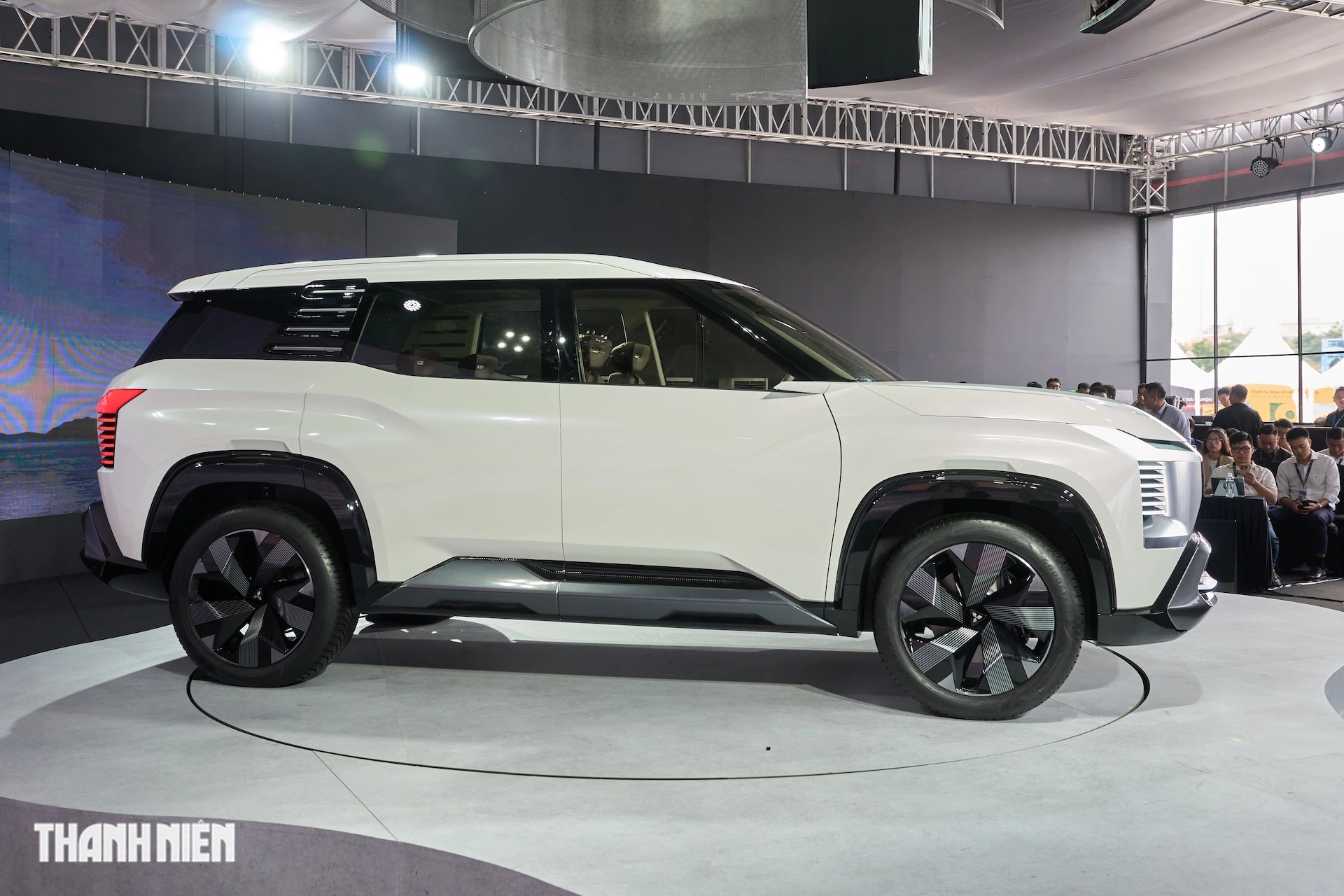 Mitsubishi 'nhá hàng' thị trường Việt Nam xe SUV 7 chỗ mới