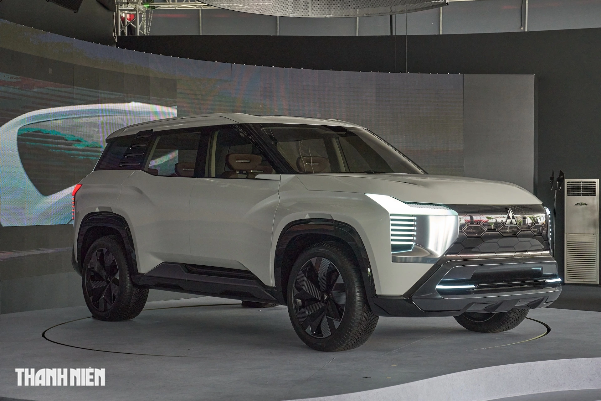 Mitsubishi 'nhá hàng' thị trường Việt Nam xe SUV 7 chỗ mới