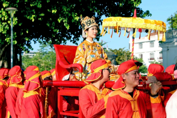 Cố đô Huế rực sắc với cả ngàn bộ cổ phục Việt diễu phố
