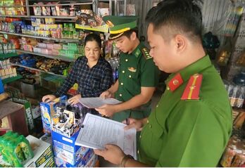 Mỗi người dân là 'pháo đài' chống buôn lậu