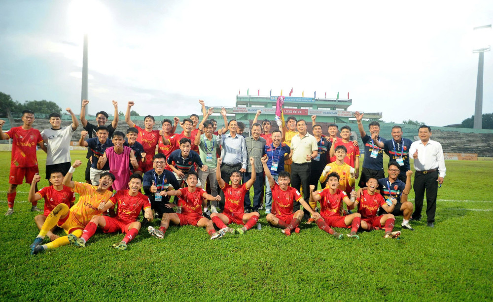 Đội bóng Long An chính thức trụ hạng trước 1 vòng đấu