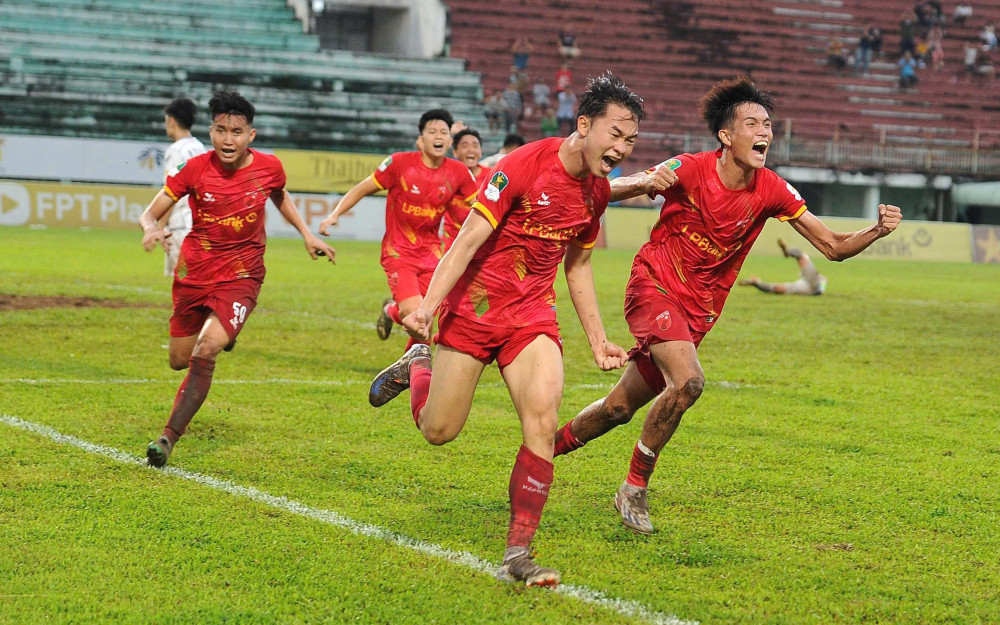 Đội bóng Long An chính thức trụ hạng trước 1 vòng đấu