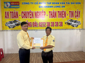 Tài xế taxi hoàn trả 240 triệu đồng cho khách chuyển khoản nhầm