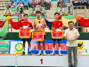 Giải bóng chuyền nam, nữ học sinh cấp THCS tỉnh Long An năm 2025: Đội nam Đức Hòa và đội nữ Cần Đước xuất sắc lên ngôi vô địch