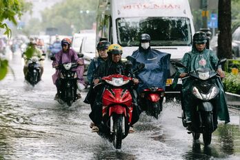 Thời tiết hôm nay 18/6: Đồng bằng Bắc Bộ và Trung Bộ nắng nóng, Nam Bộ mưa rào
