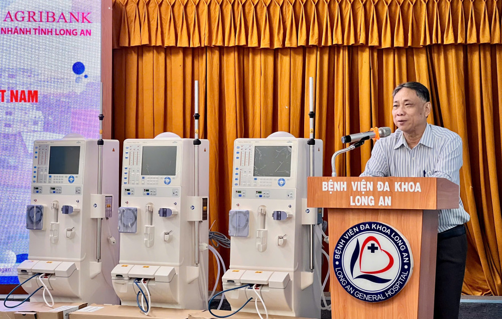 Bệnh viện Đa khoa Long An tiếp nhận 3 máy chạy thận nhân tạo trị giá 1,2 tỉ đồng